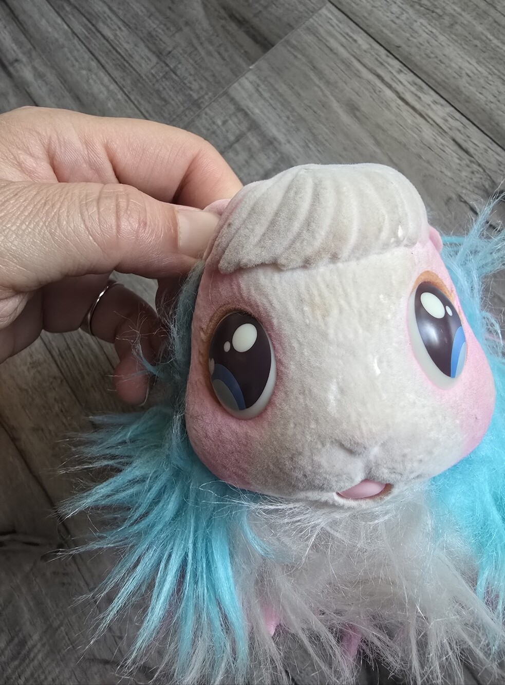 Rainbow Ltd Ed. Mama Surprise Little Live Pets Guinea Pig - Picture 3 of 7